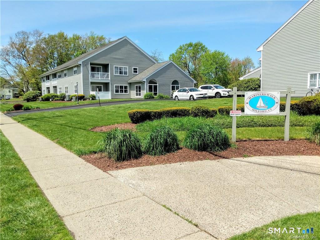 402 Mariners Walk Unit: 402