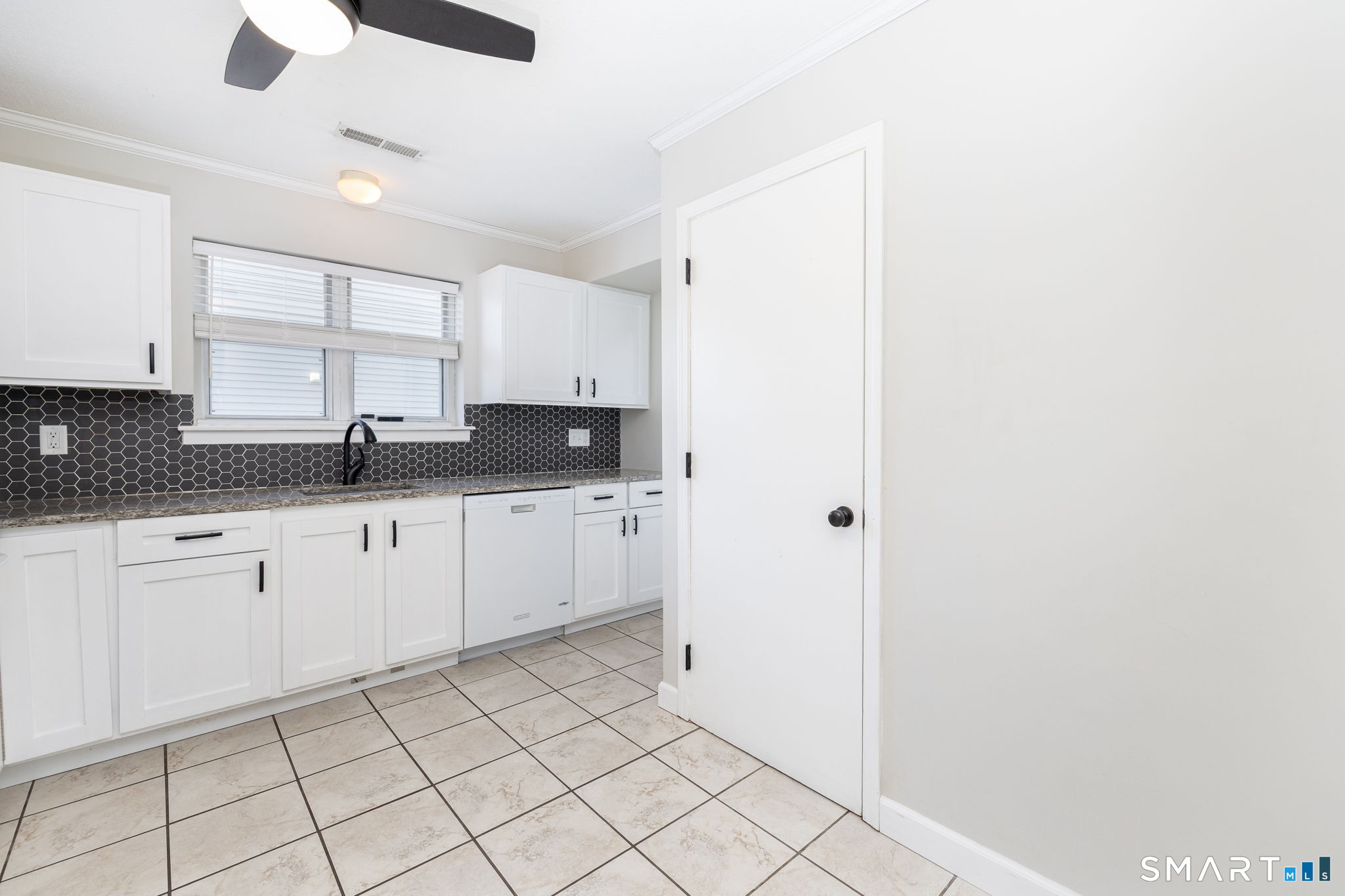 402 Mariners Walk Unit: 402