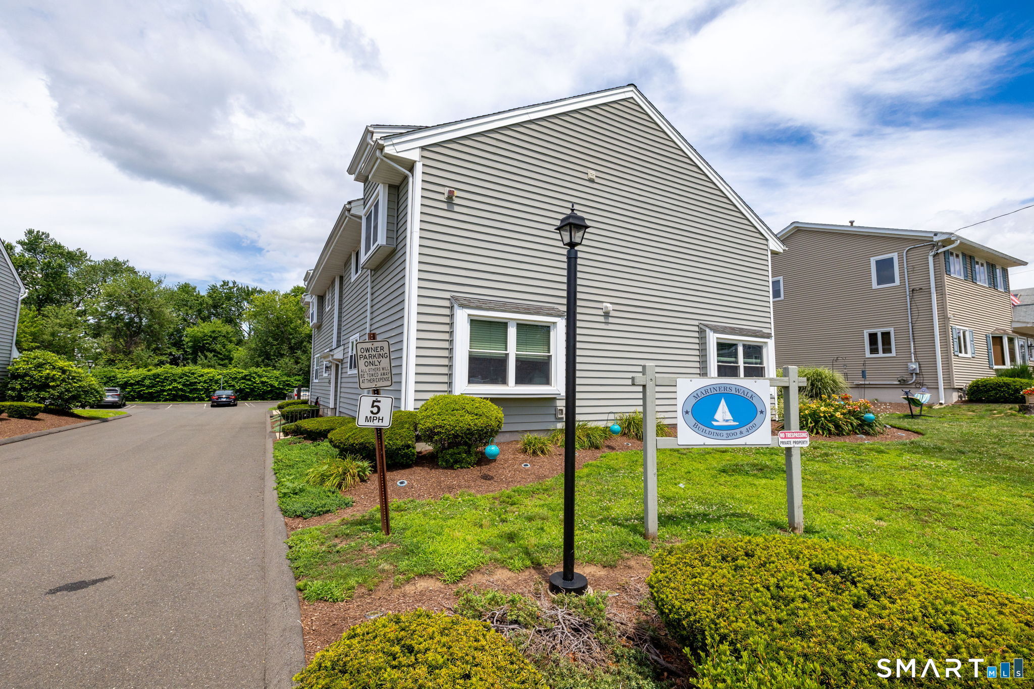 402 Mariners Walk Unit: 402