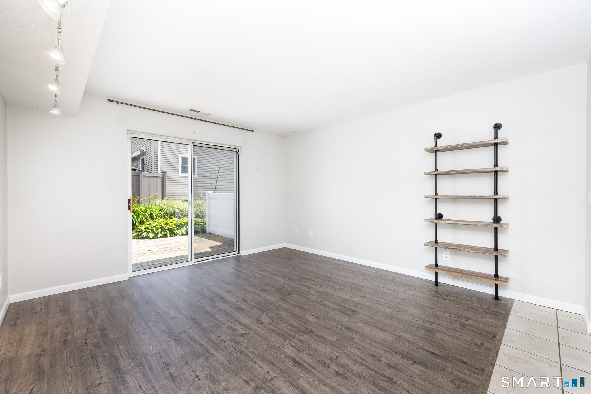 402 Mariners Walk Unit: 402
