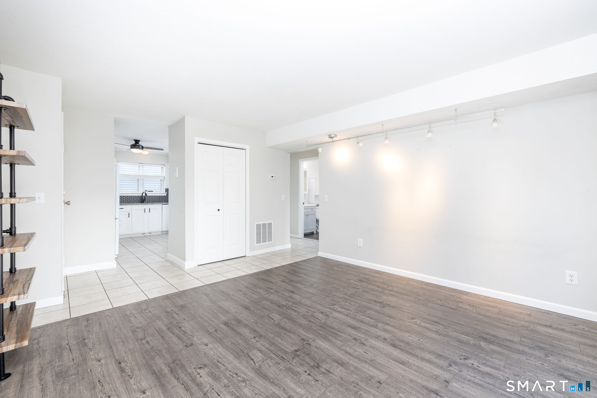 402 Mariners Walk Unit: 402