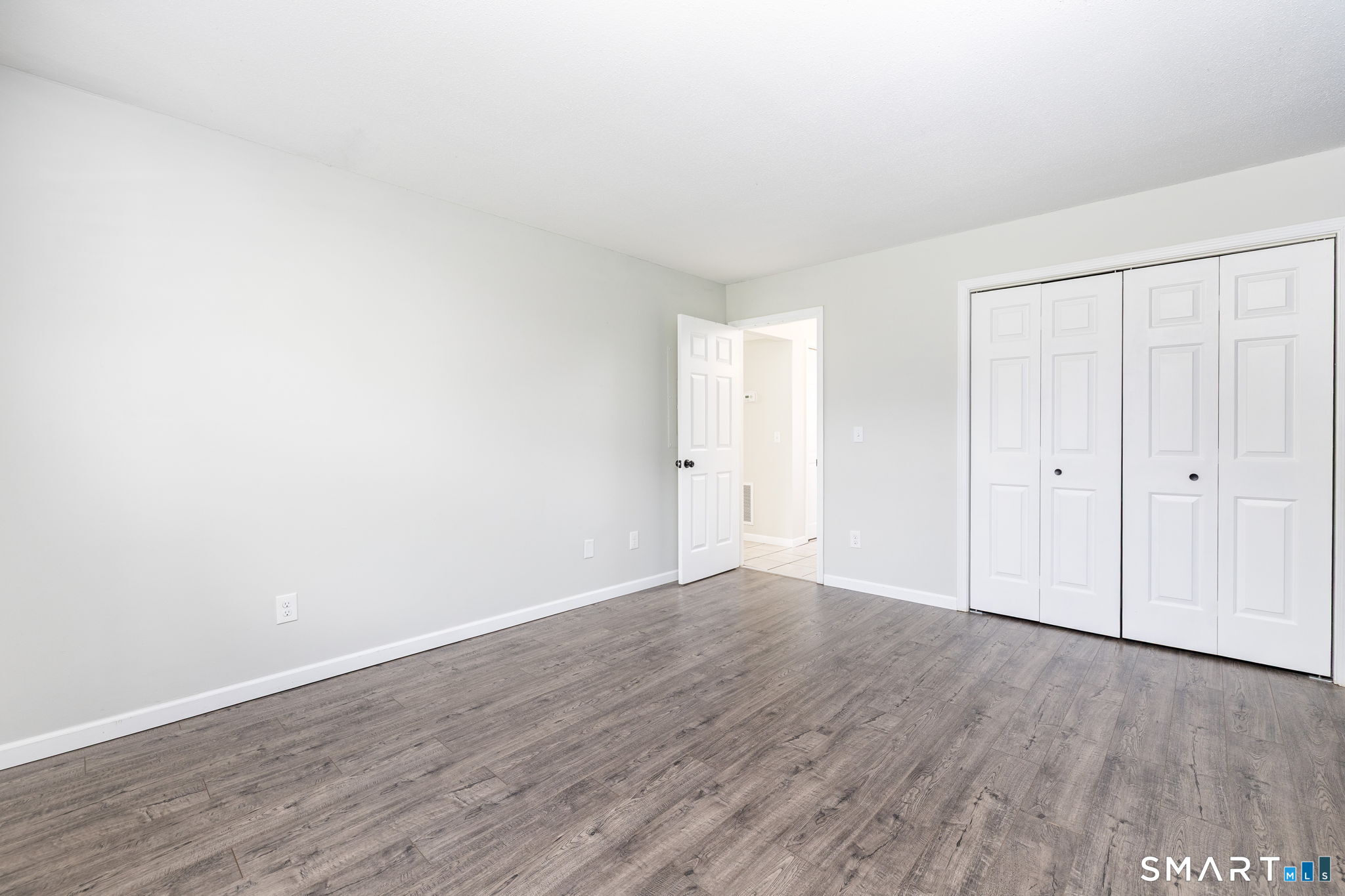 402 Mariners Walk Unit: 402