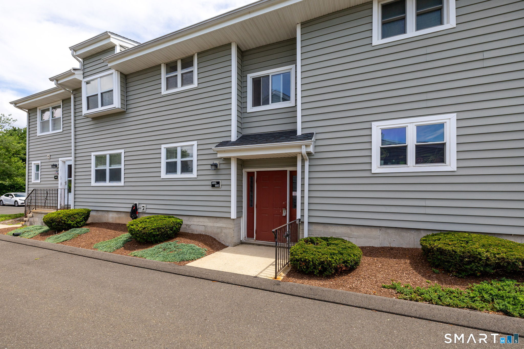 402 Mariners Walk Unit: 402