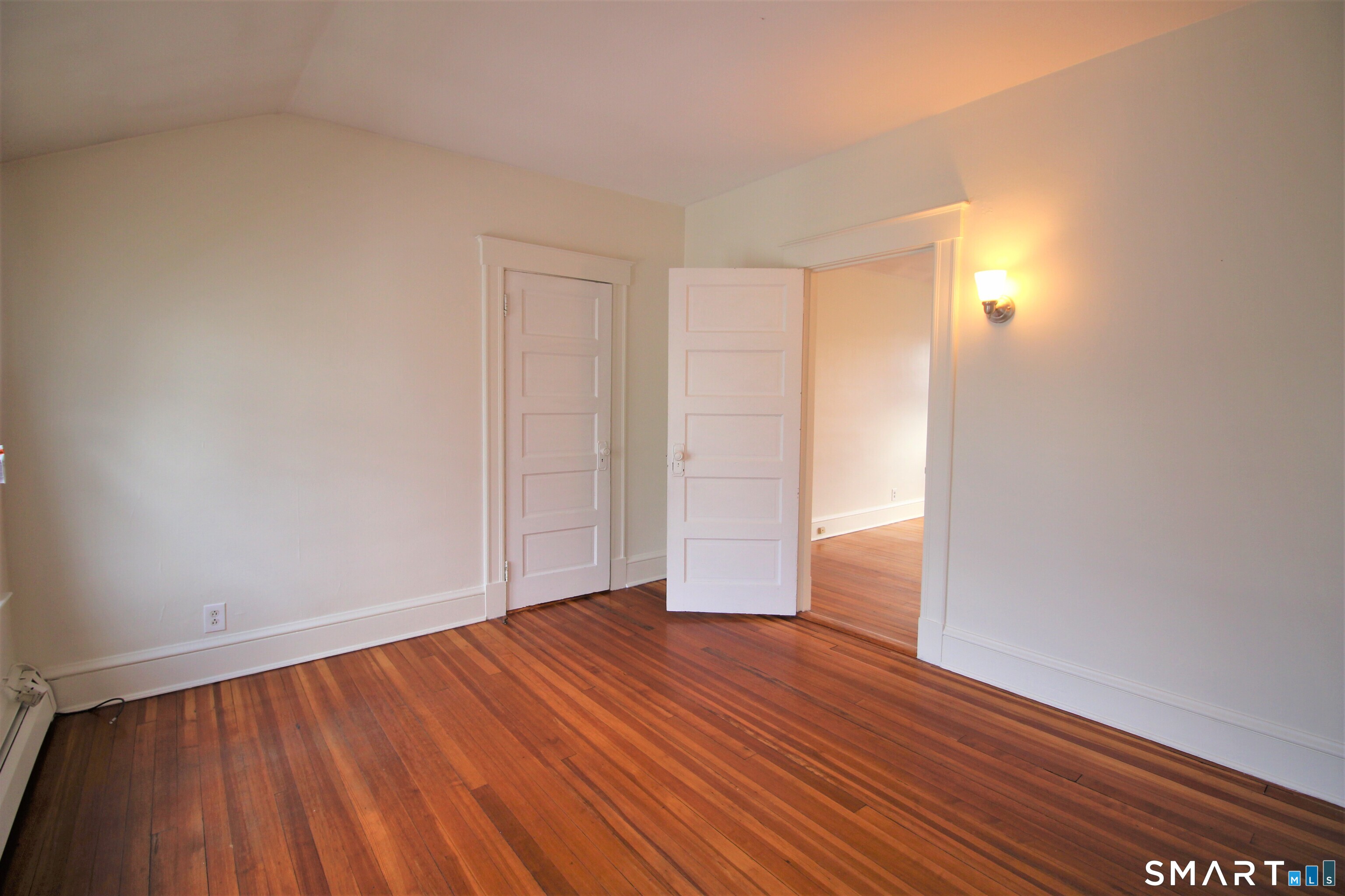 19 Nesbit Avenue Unit: 3rd Floor