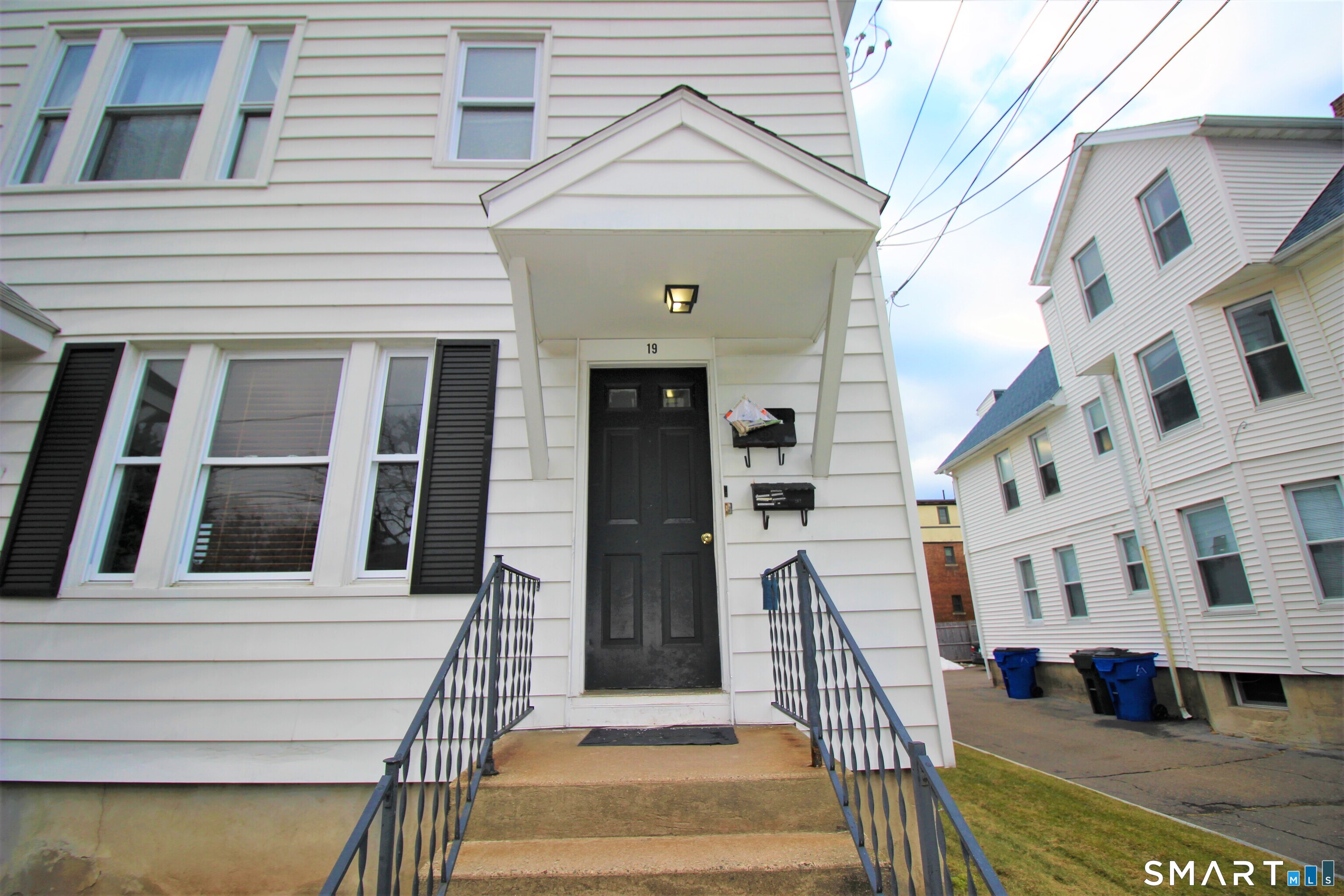 19 Nesbit Avenue Unit: 3rd Floor