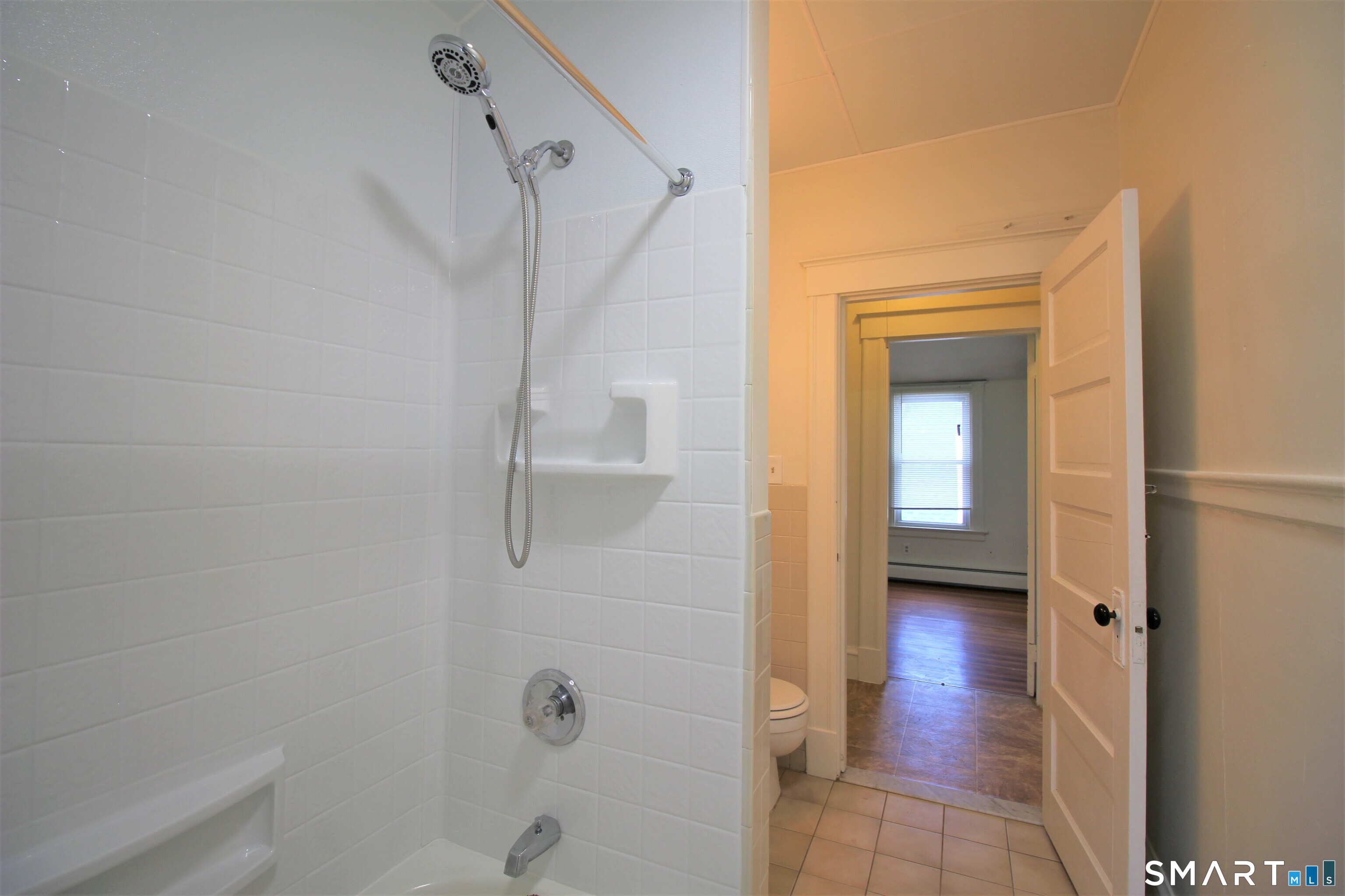 19 Nesbit Avenue Unit: 3rd Floor