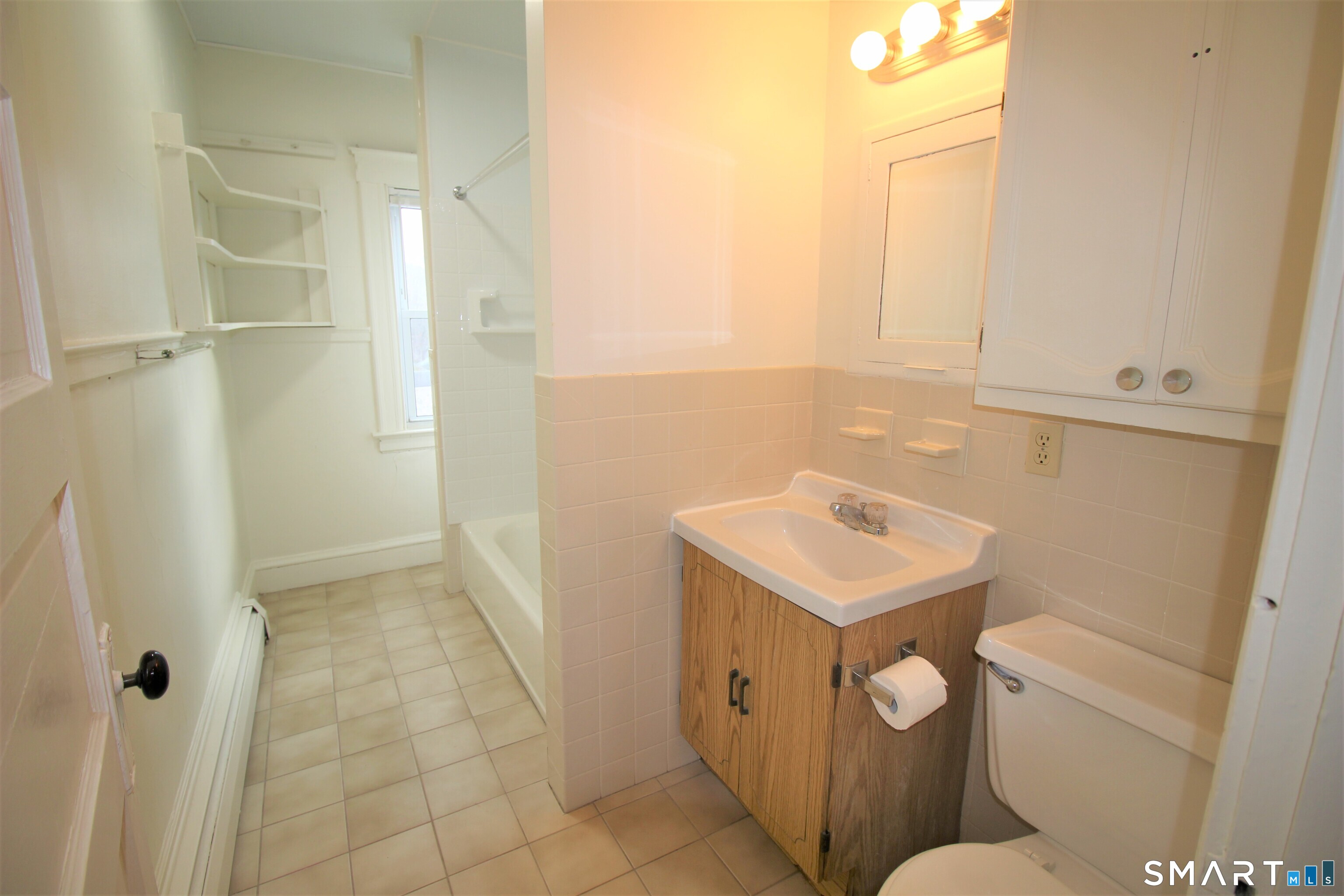 19 Nesbit Avenue Unit: 3rd Floor