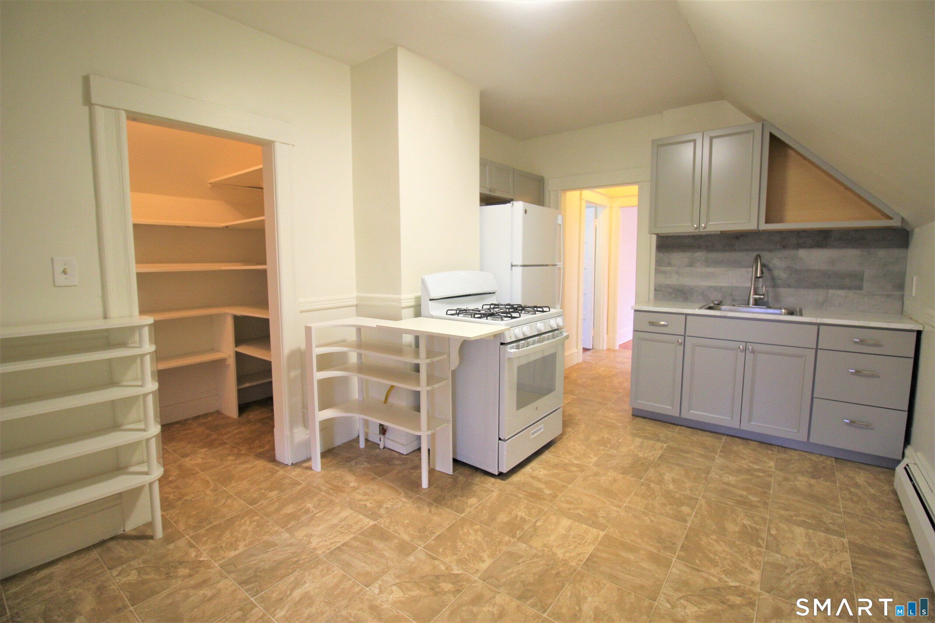 19 Nesbit Avenue Unit: 3rd Floor
