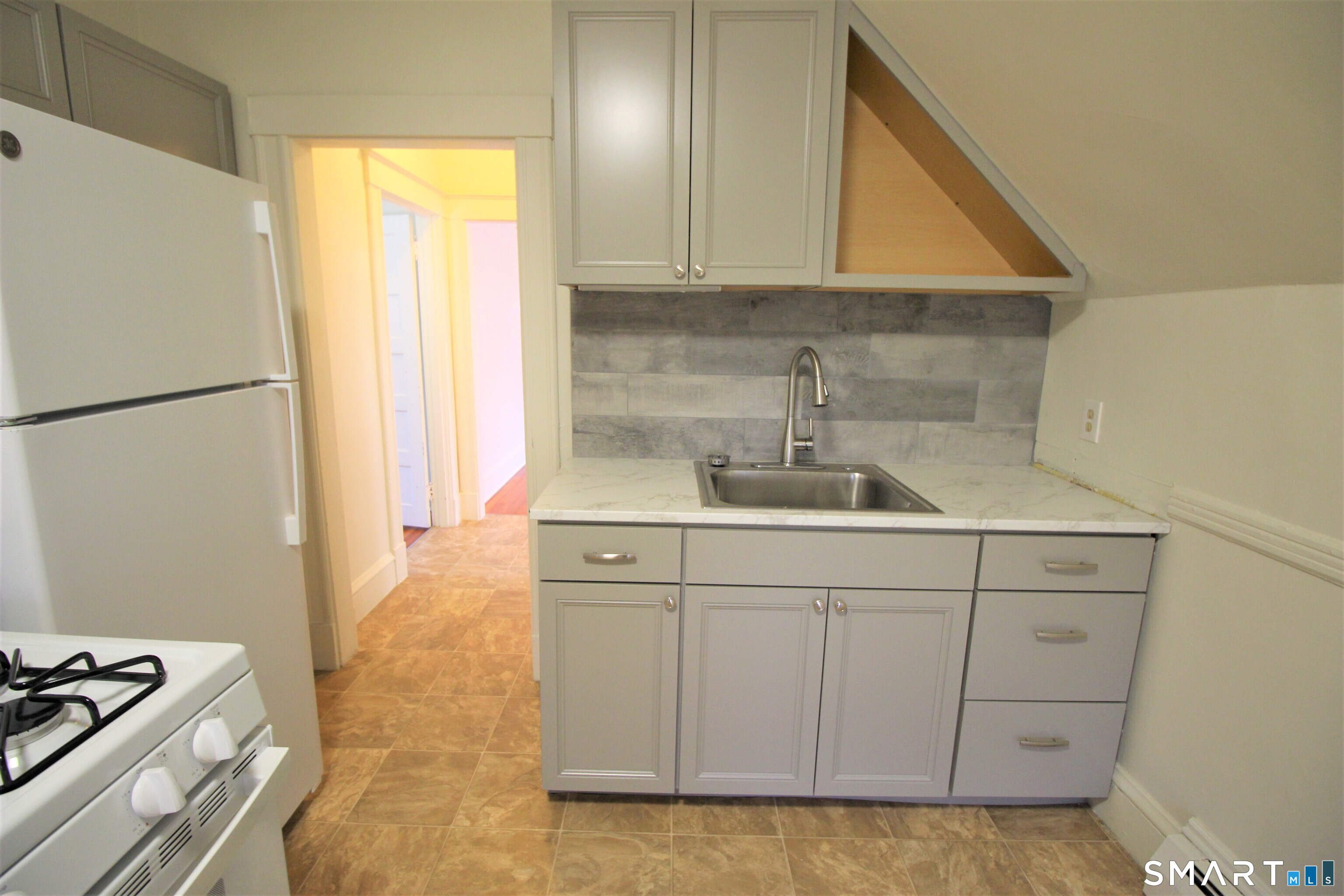 19 Nesbit Avenue Unit: 3rd Floor