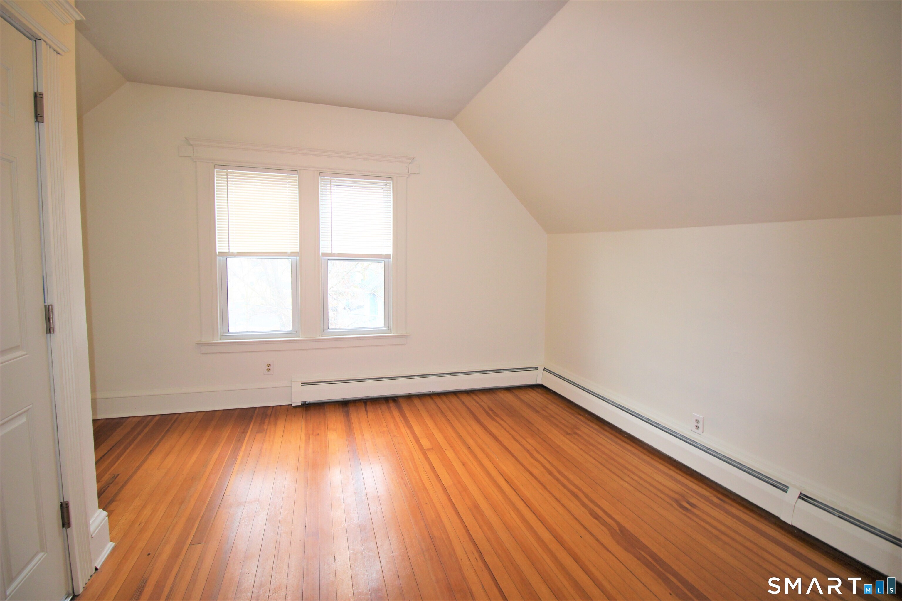 19 Nesbit Avenue Unit: 3rd Floor