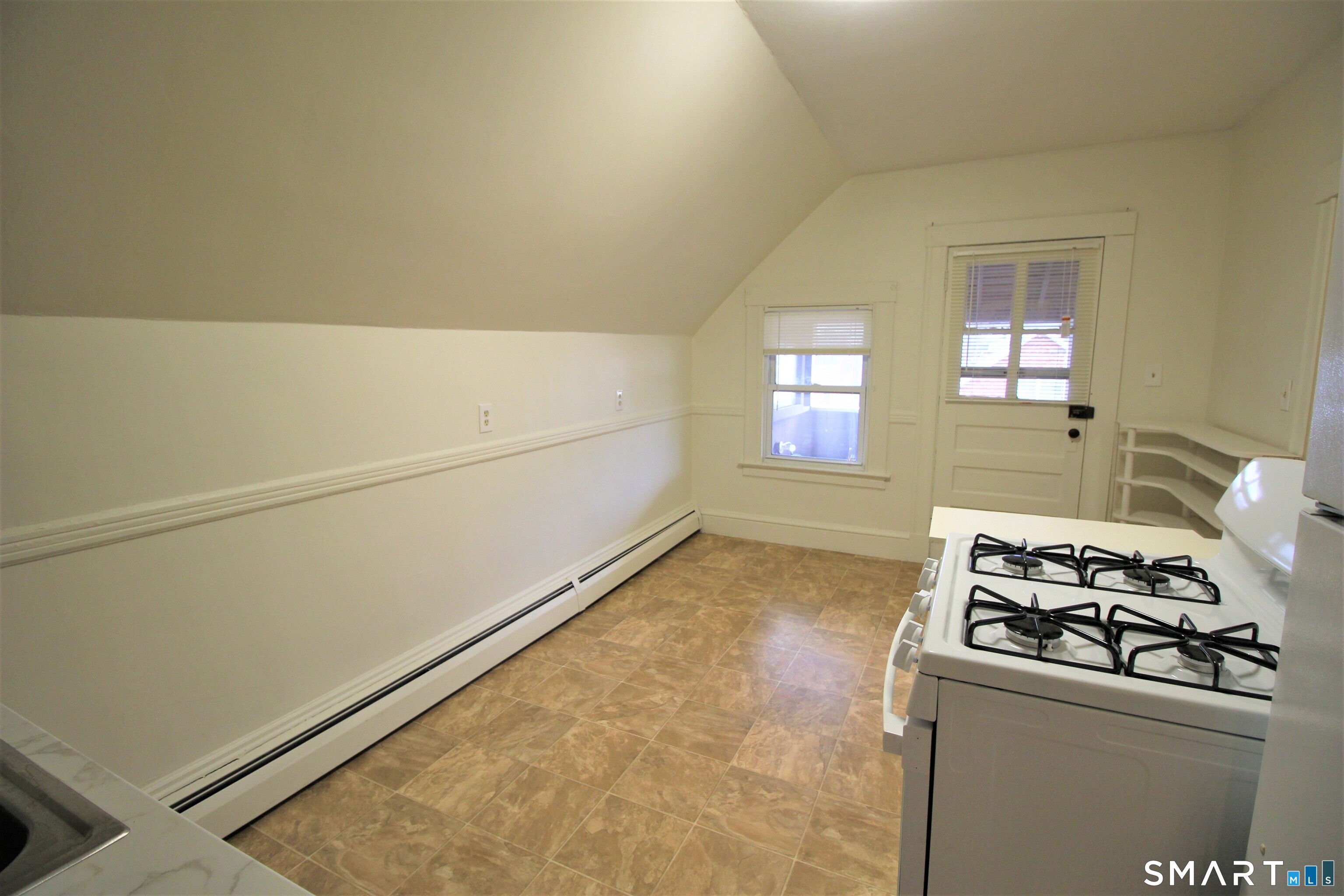 19 Nesbit Avenue Unit: 3rd Floor