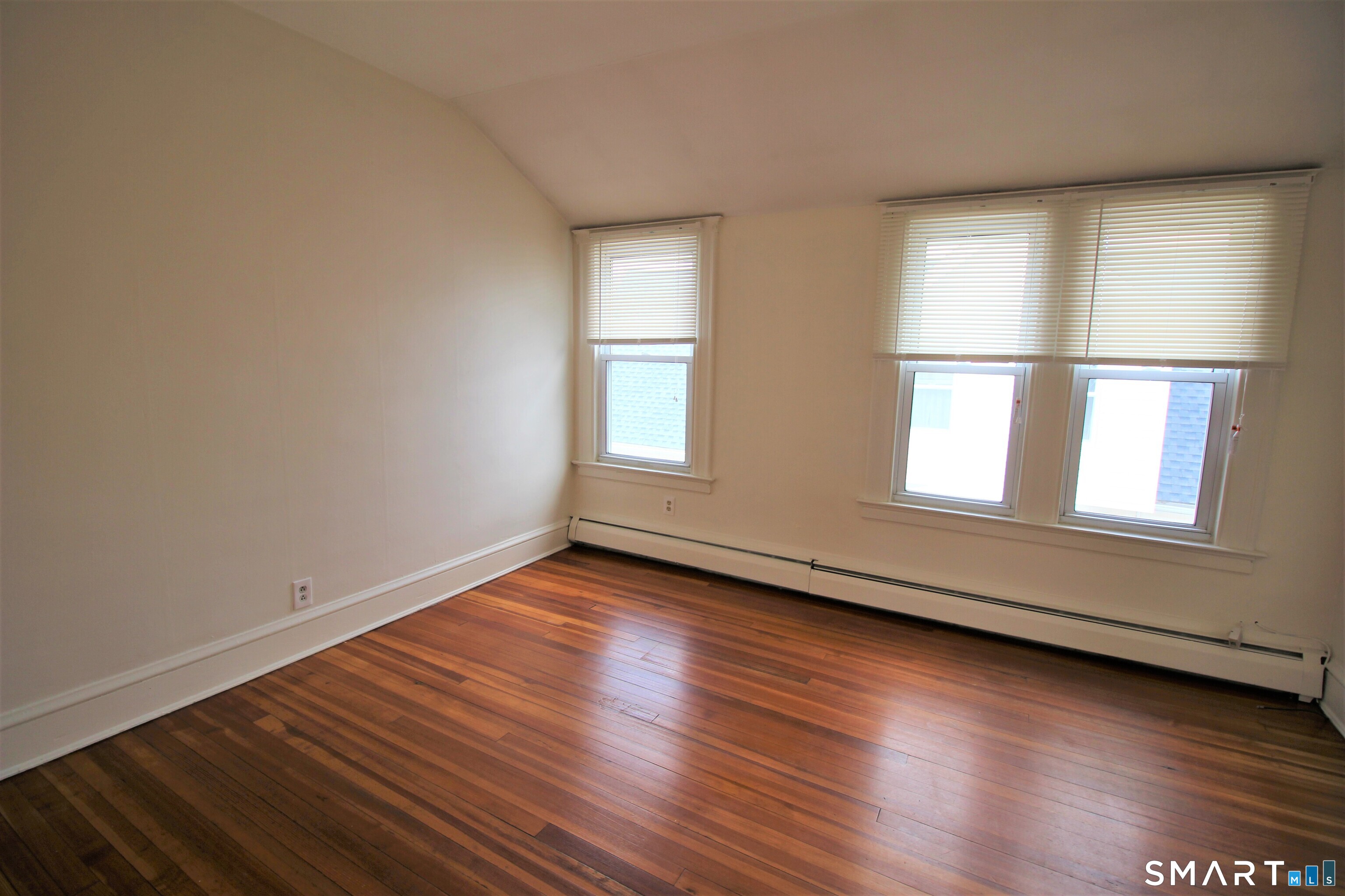 19 Nesbit Avenue Unit: 3rd Floor