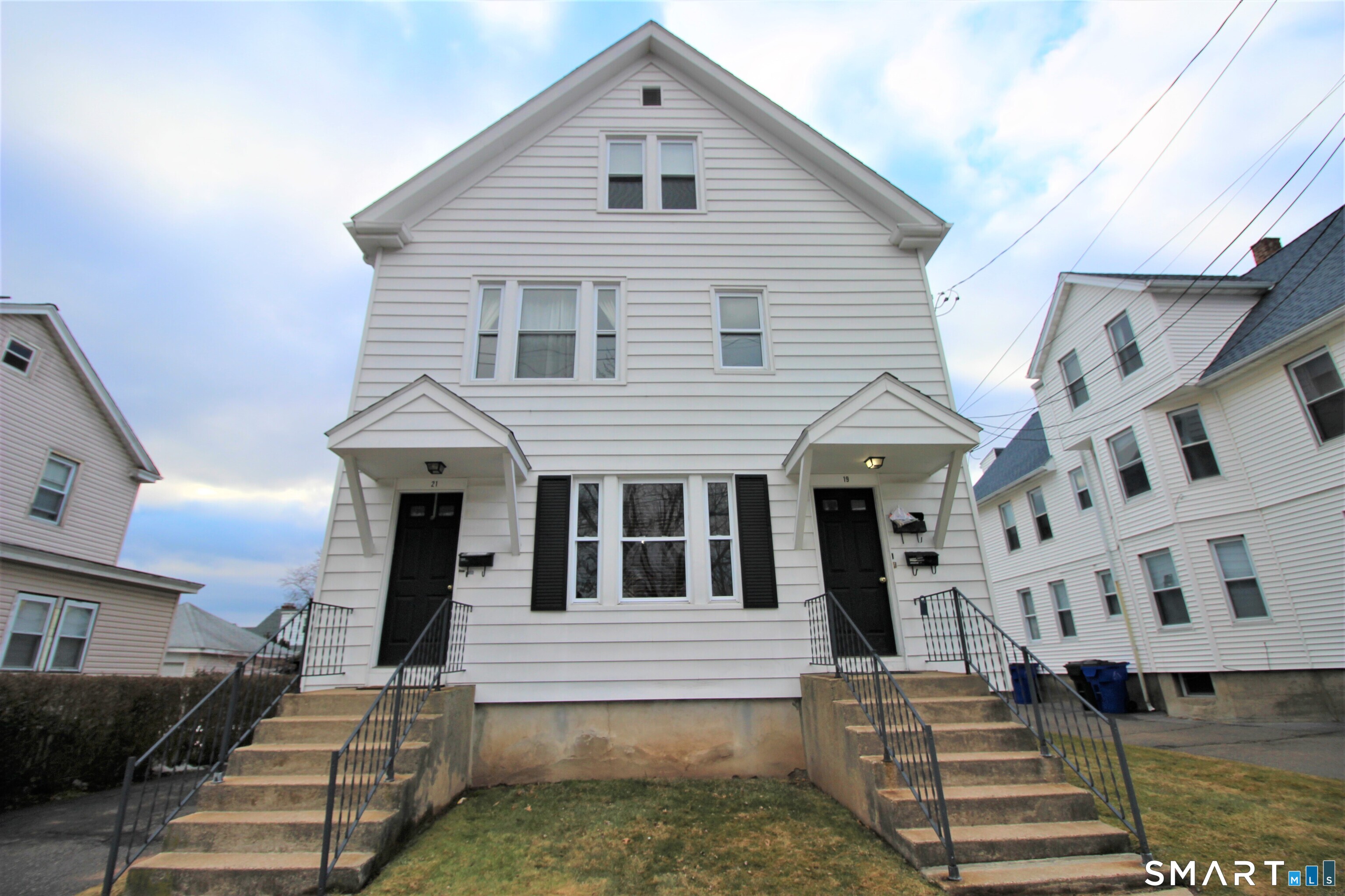 19 Nesbit Avenue Unit: 3rd Floor