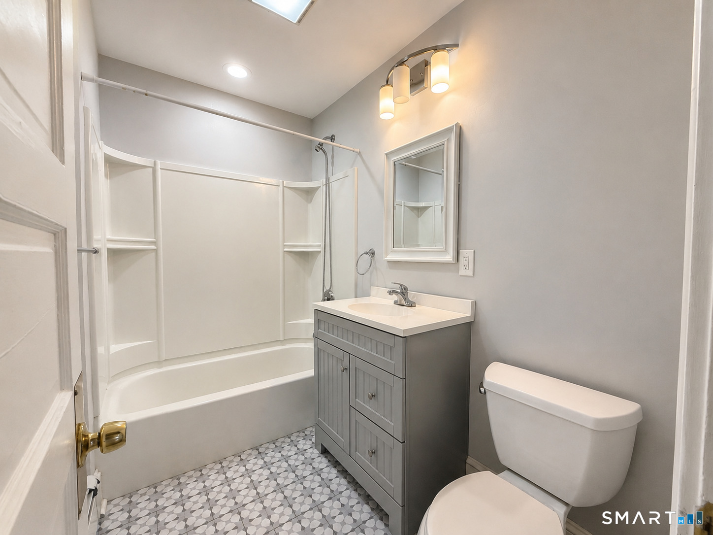 122 Dover Road Unit: 2nd Floor