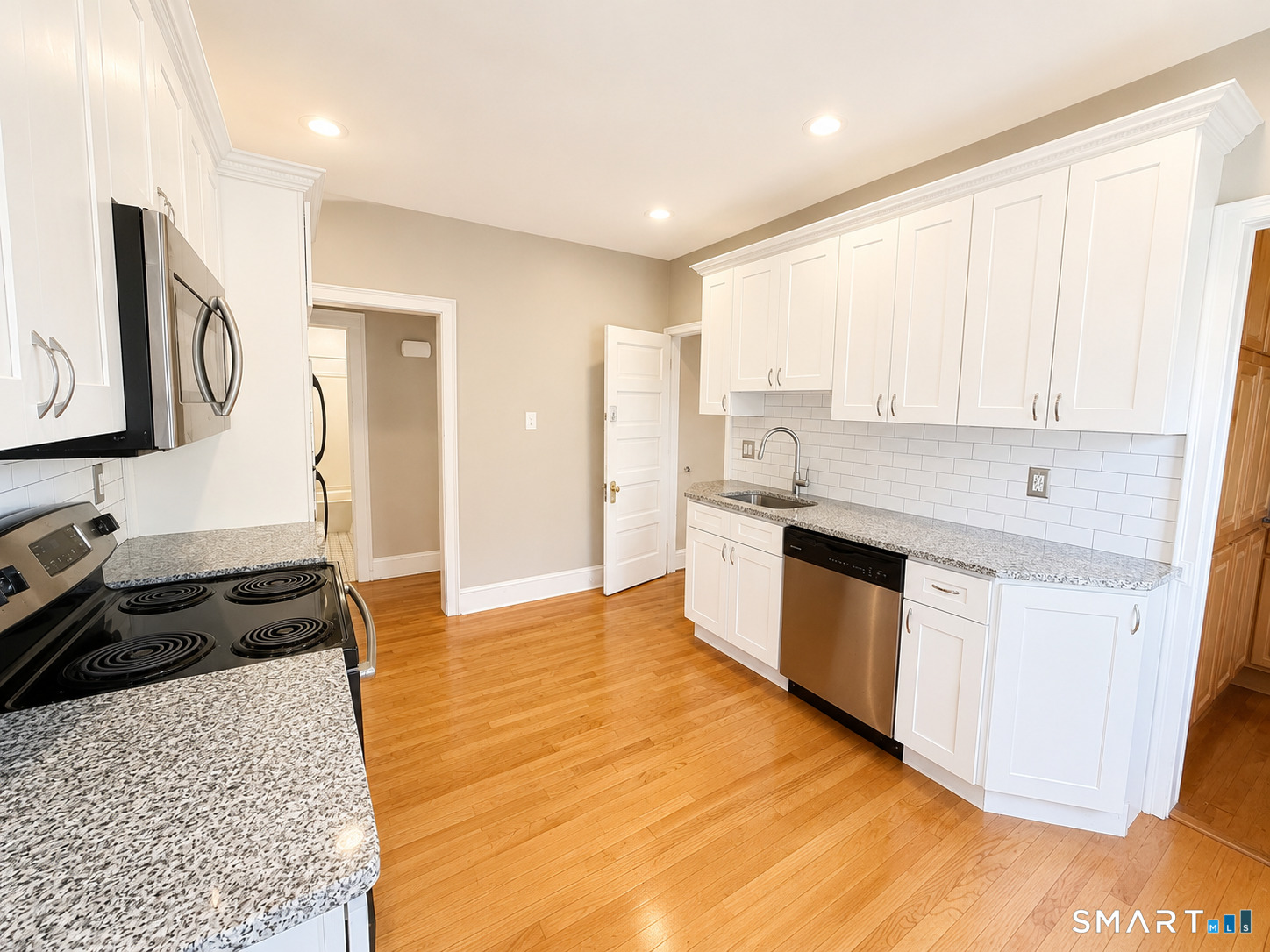 122 Dover Road Unit: 2nd Floor