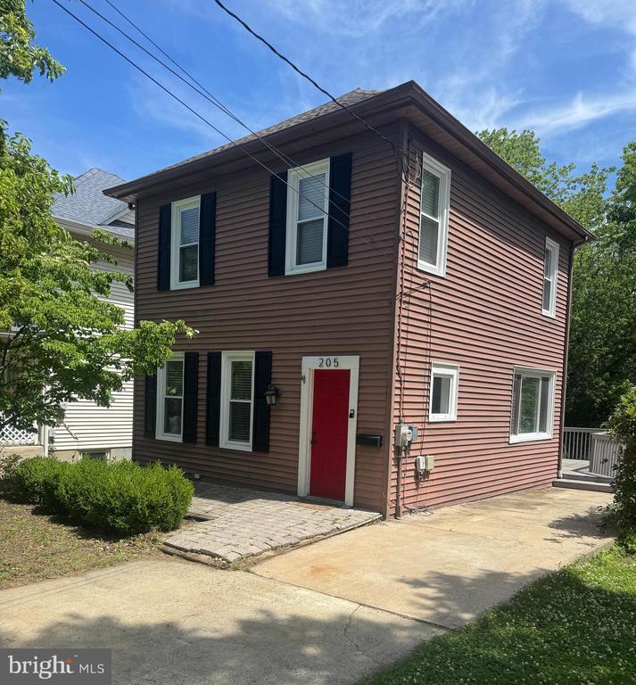 205 DOUGLASS AVENUE