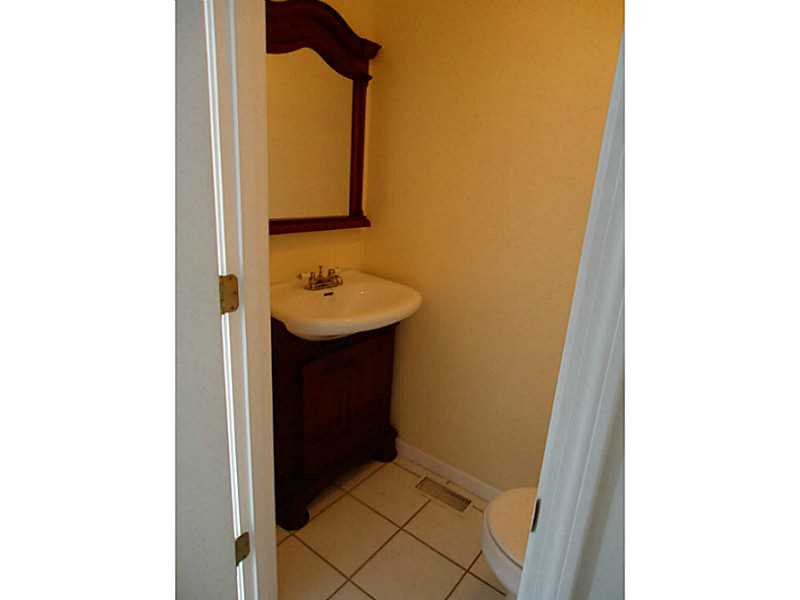 165 HOLLAND Street 19 End Unit