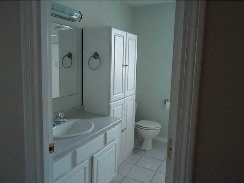 165 HOLLAND Street 19 End Unit