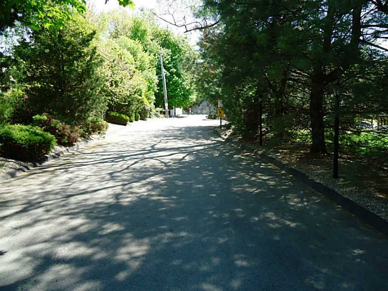 165 HOLLAND Street 19 End Unit