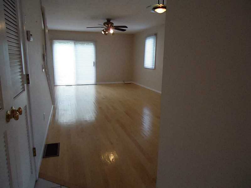 165 HOLLAND Street 19 End Unit