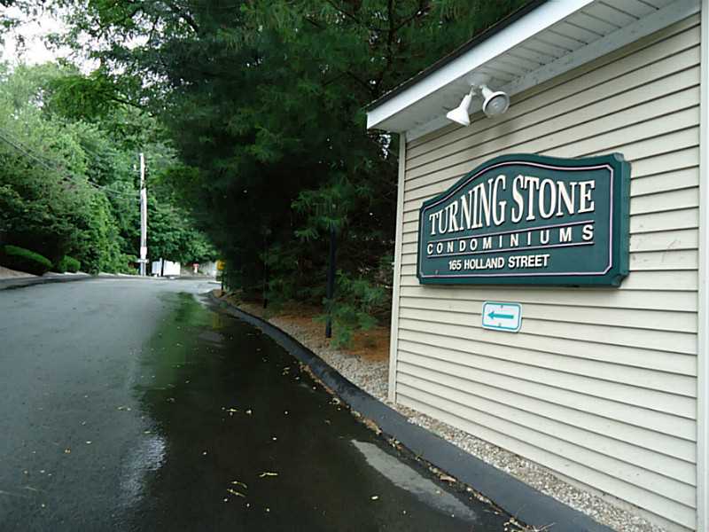 165 HOLLAND Street 19 End Unit