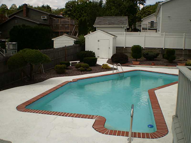 124 SOUTH COMSTOCK Parkway