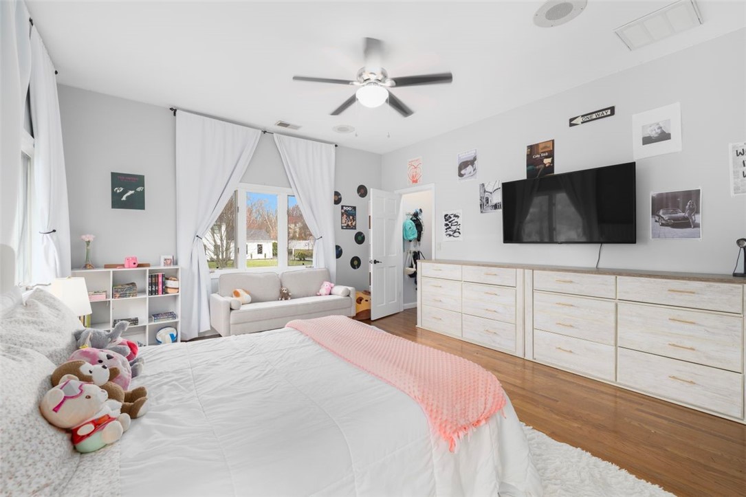 290 Larchwood Drive