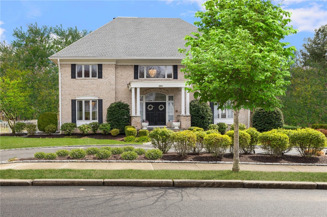290 Larchwood Drive