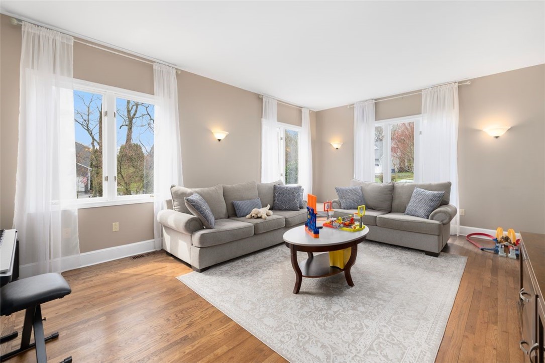 290 Larchwood Drive