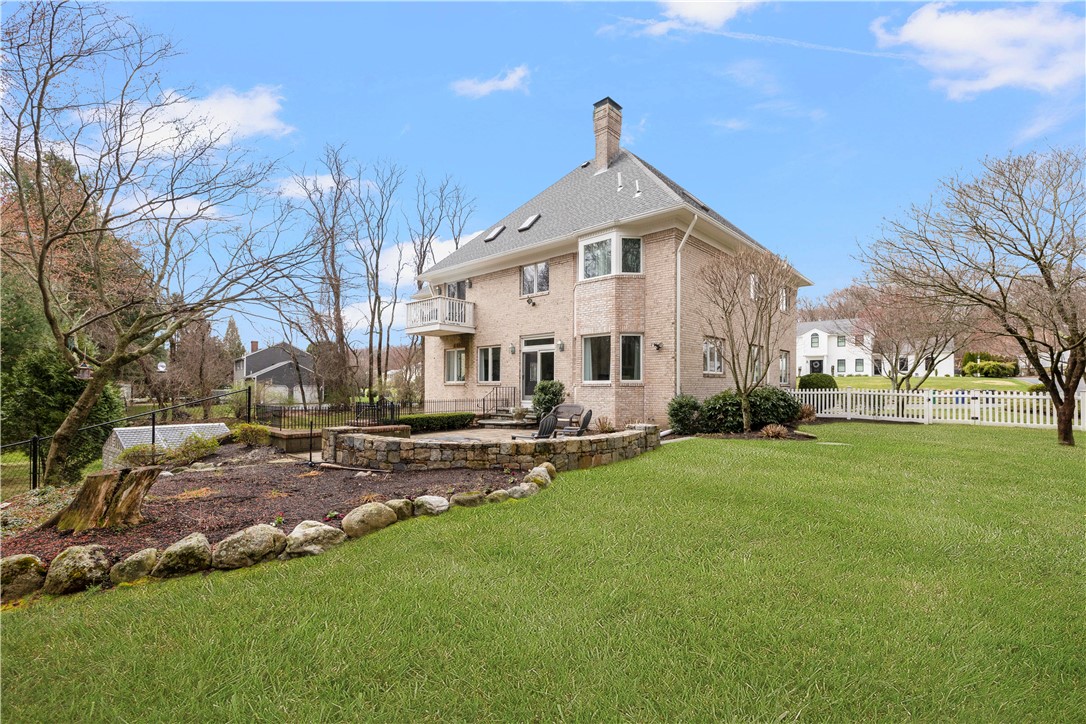 290 Larchwood Drive