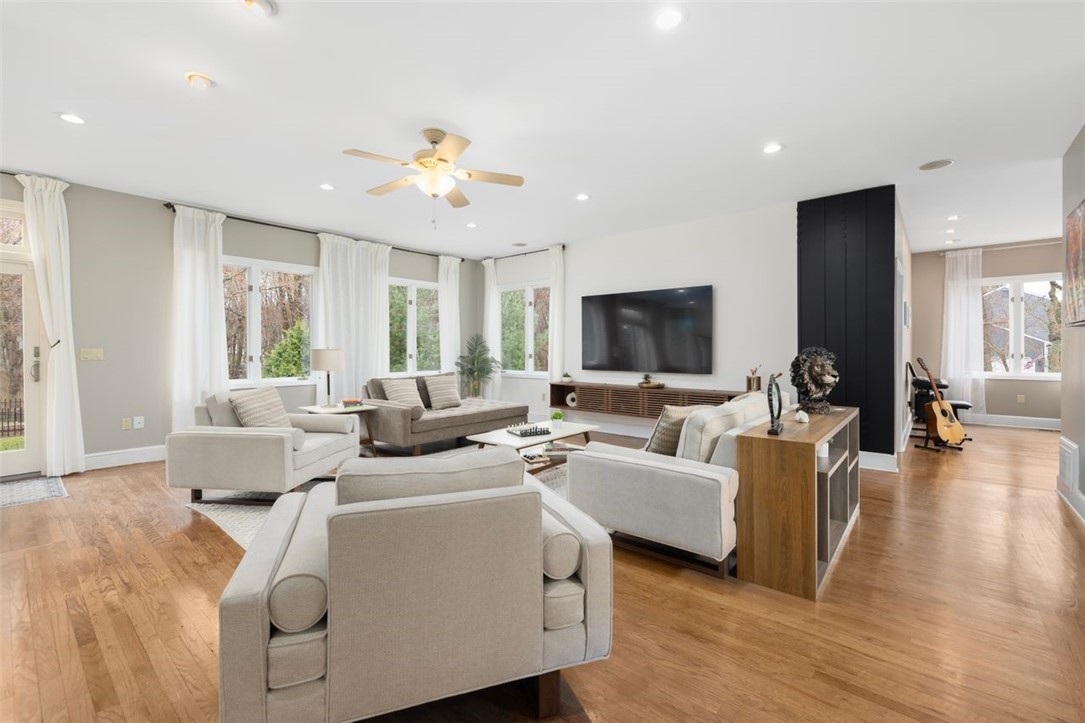 290 Larchwood Drive