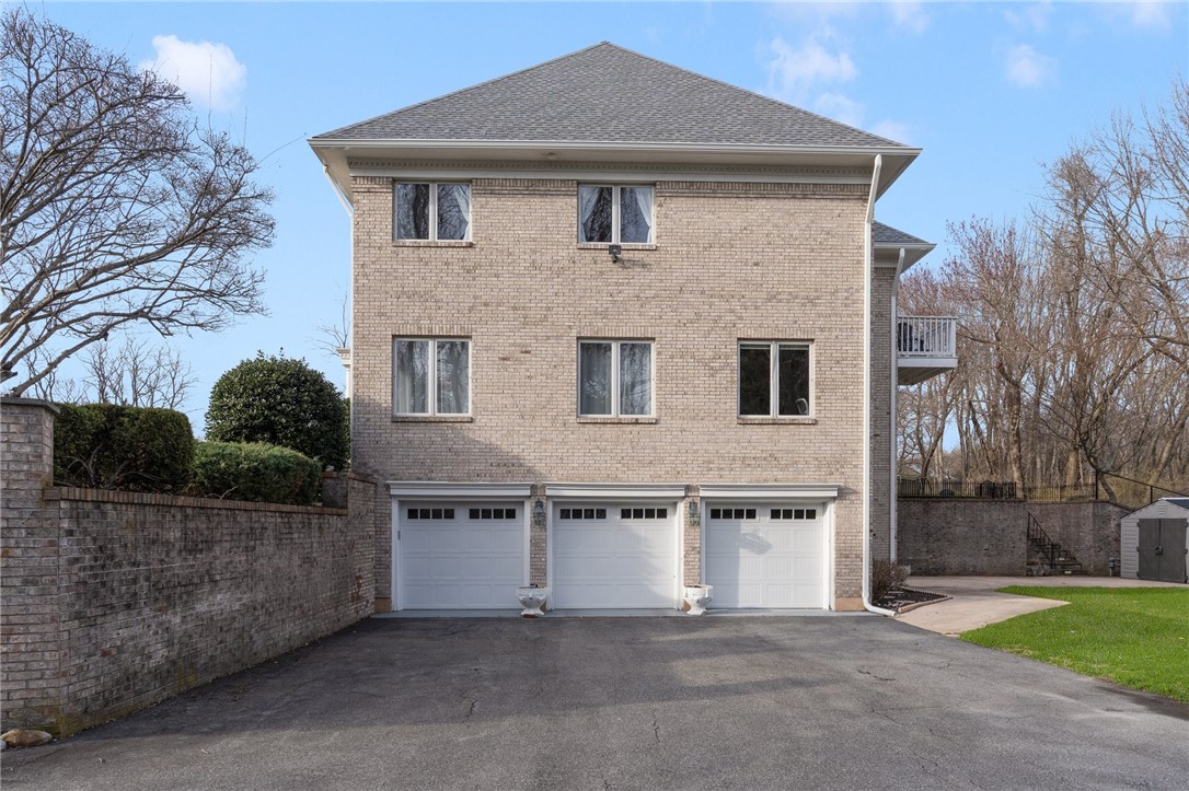 290 Larchwood Drive