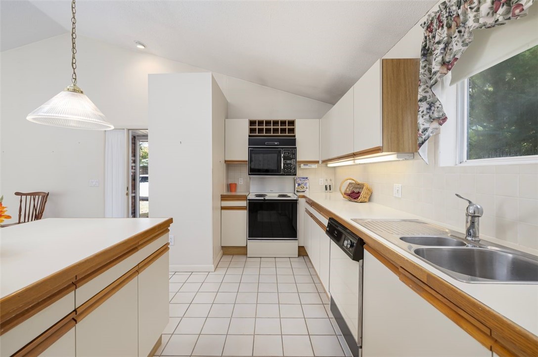 931 Williamsburg Circle