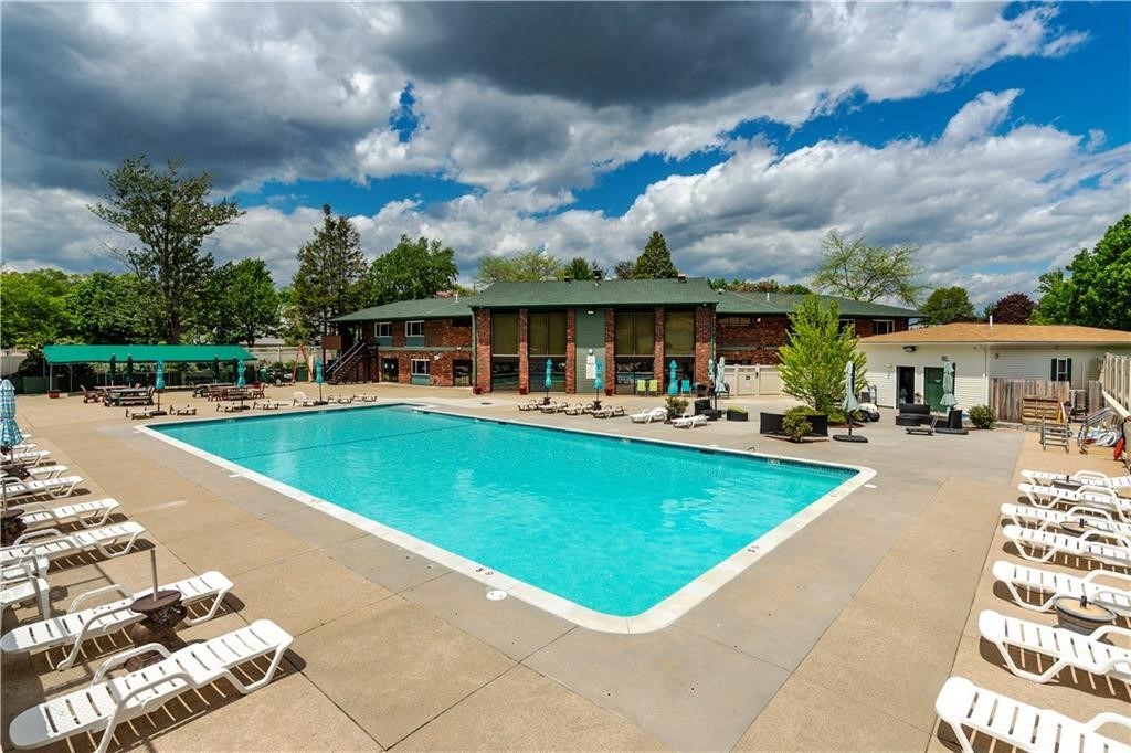 931 Williamsburg Circle