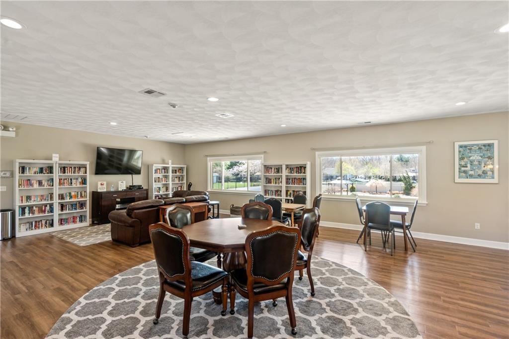 302 Chatham Circle