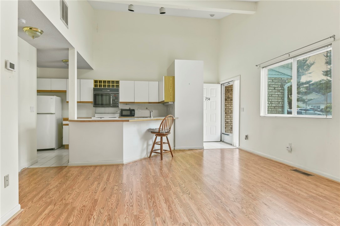 754 Williamsburg Circle