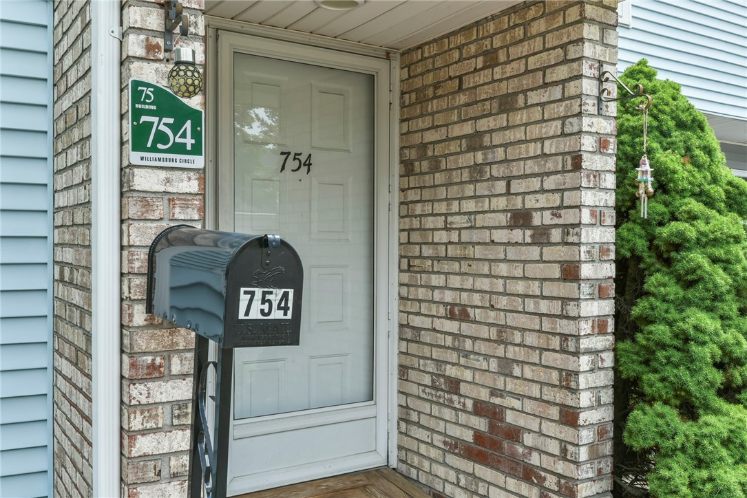754 Williamsburg Circle