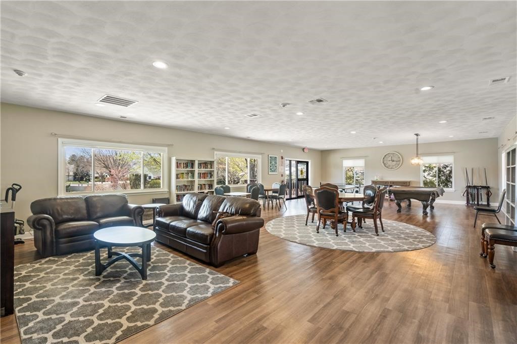 754 Williamsburg Circle