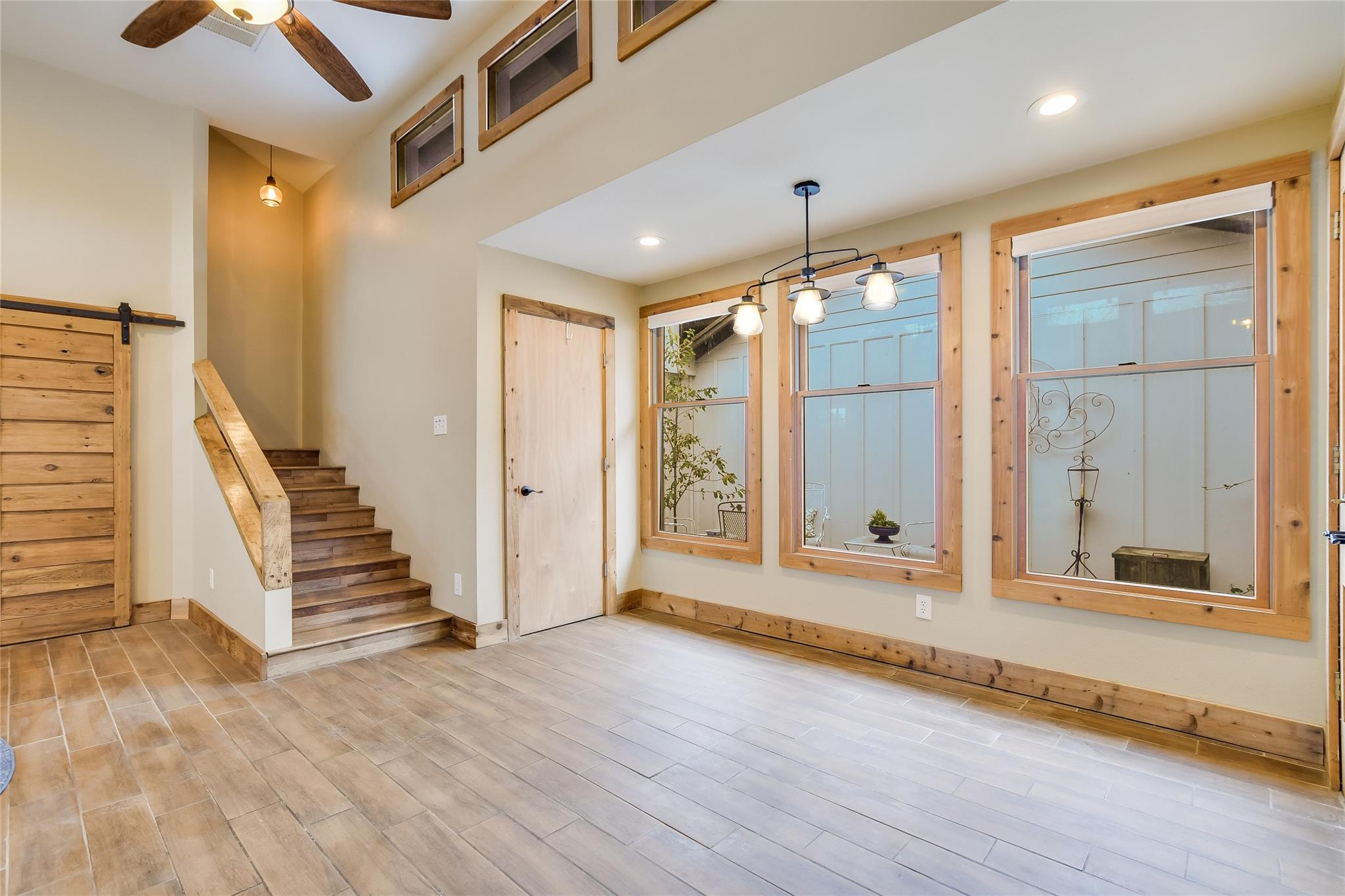 5412 Aurora DR
