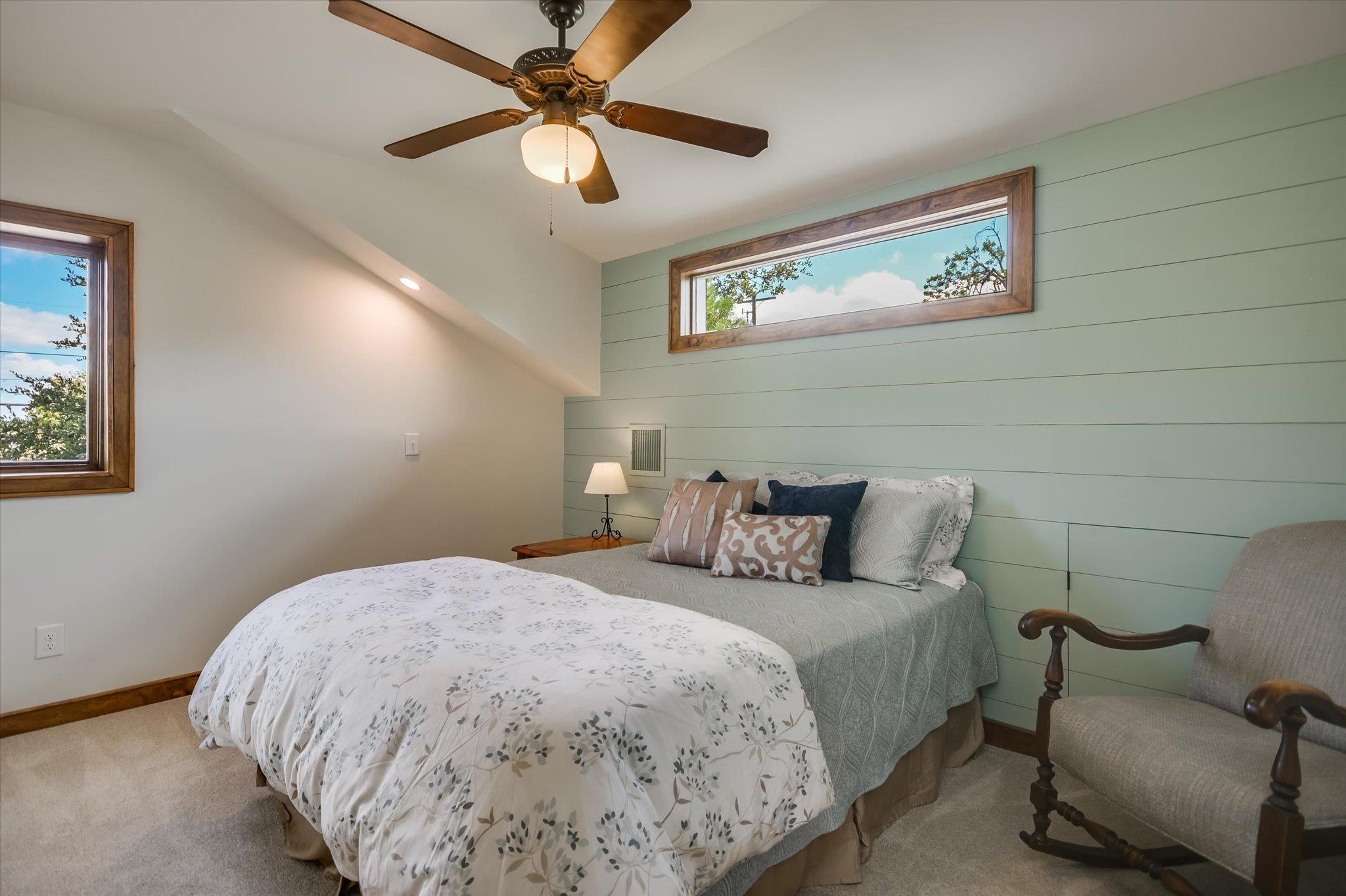 5412 Aurora DR