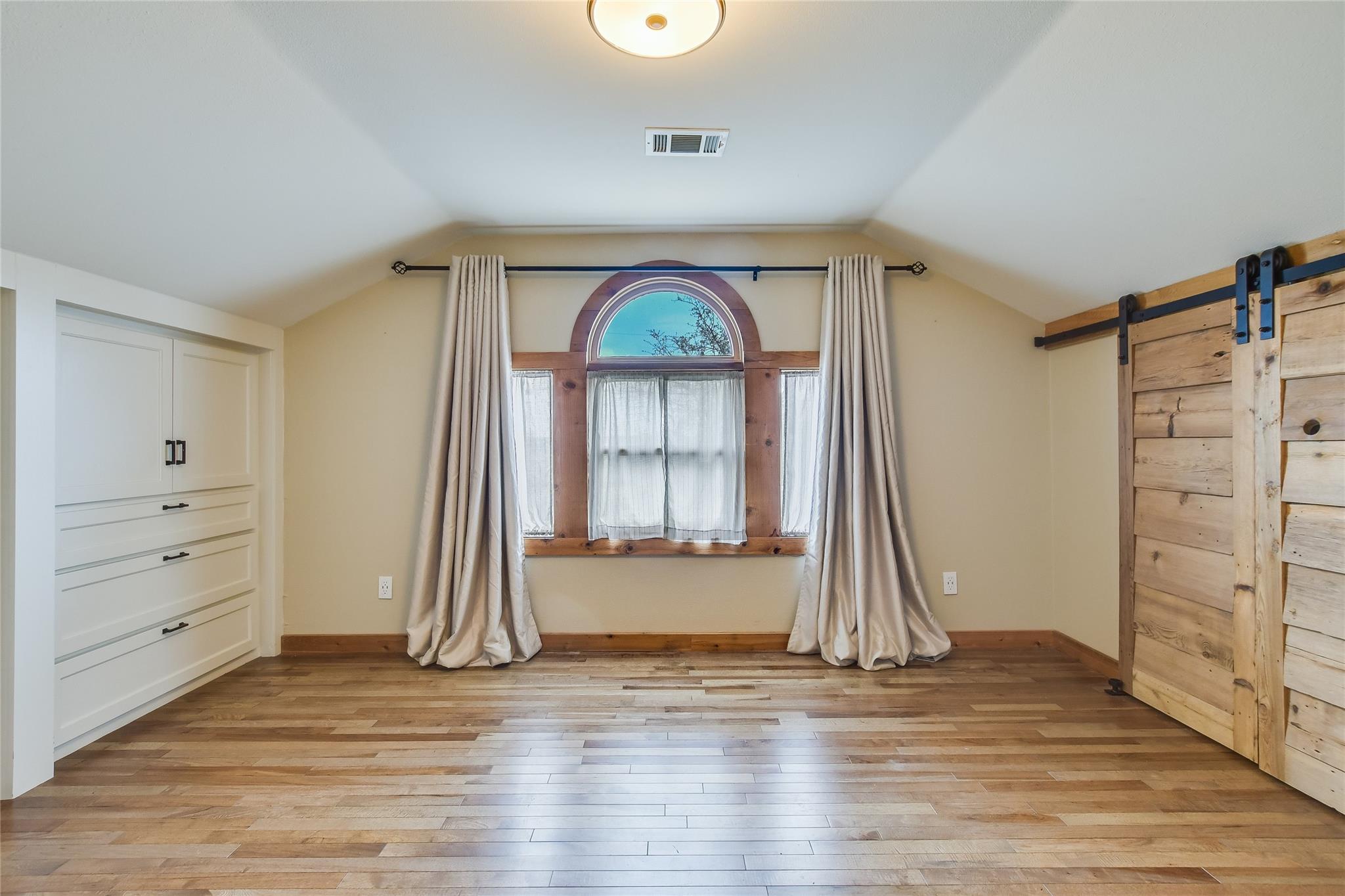 5412 Aurora DR