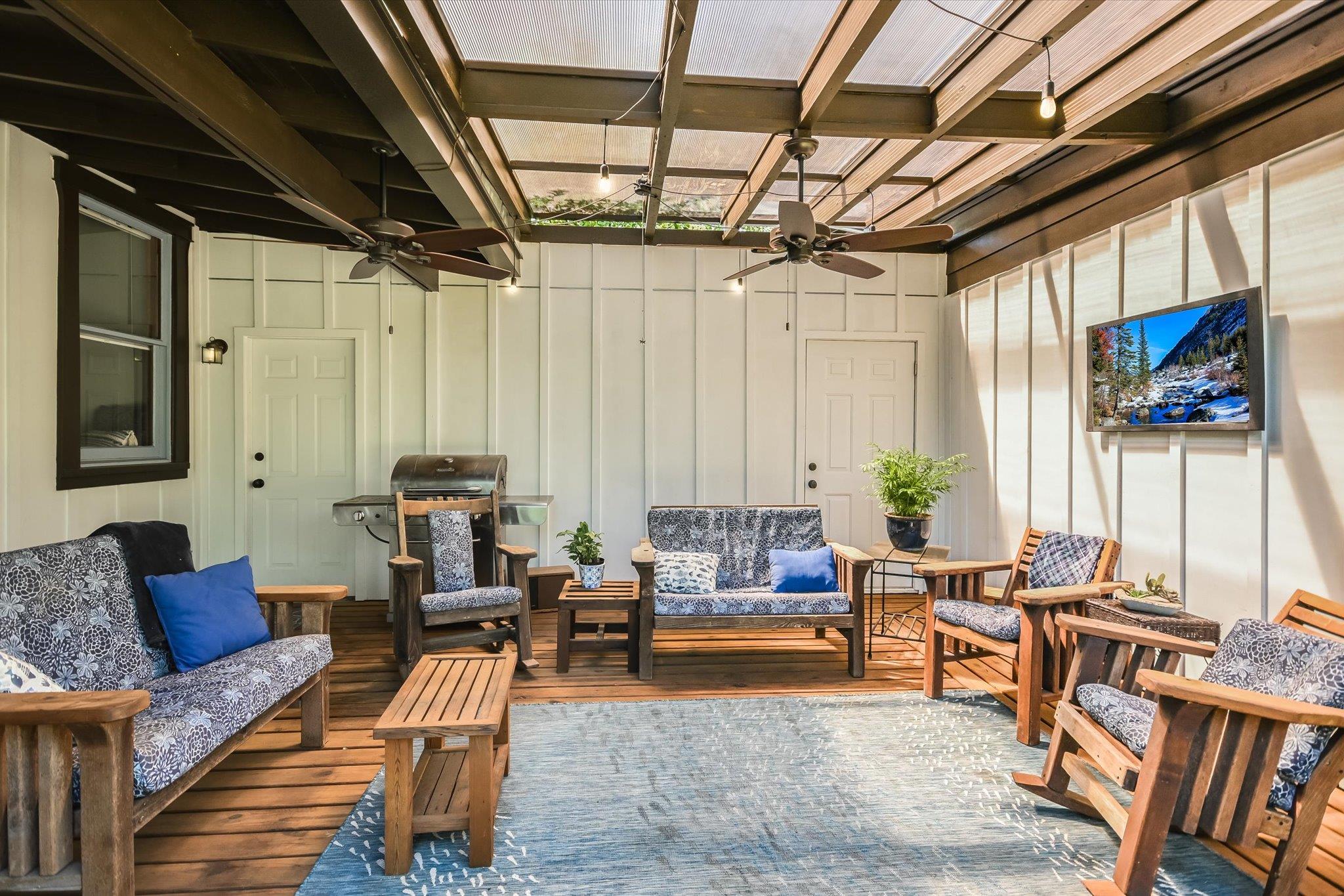 5412 Aurora DR
