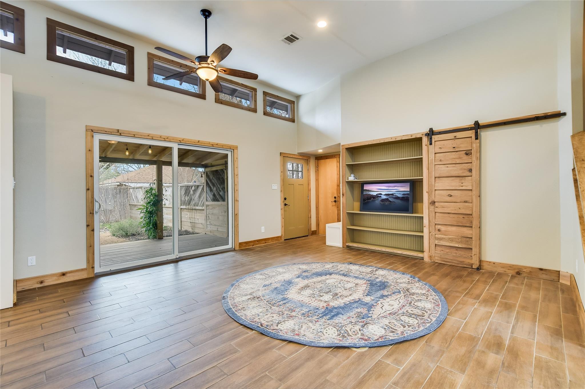 5412 Aurora DR