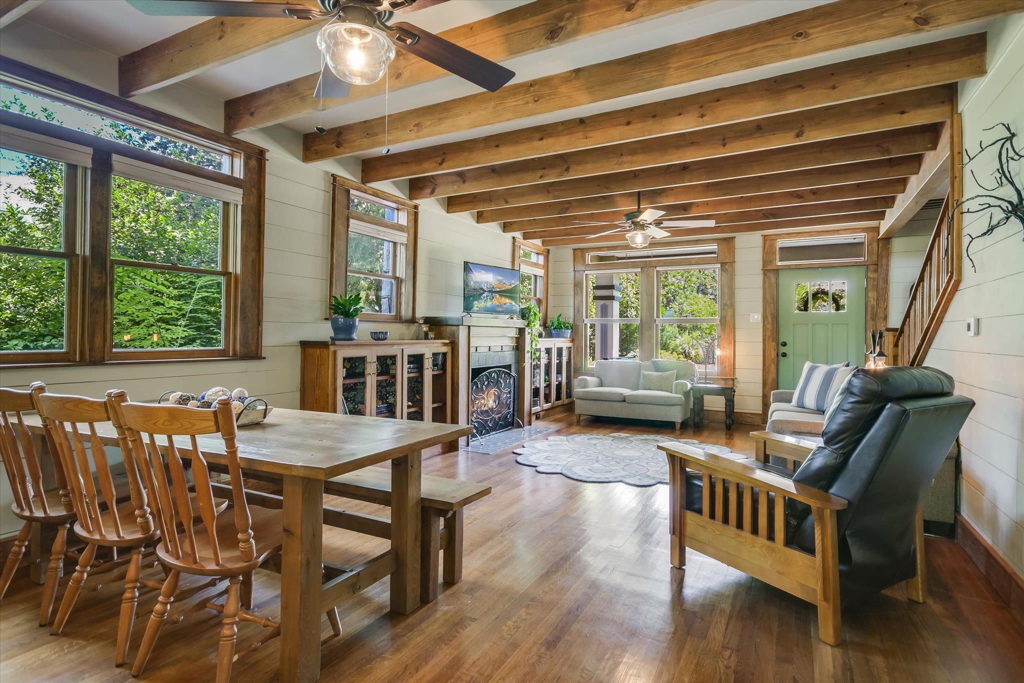 5412 Aurora DR