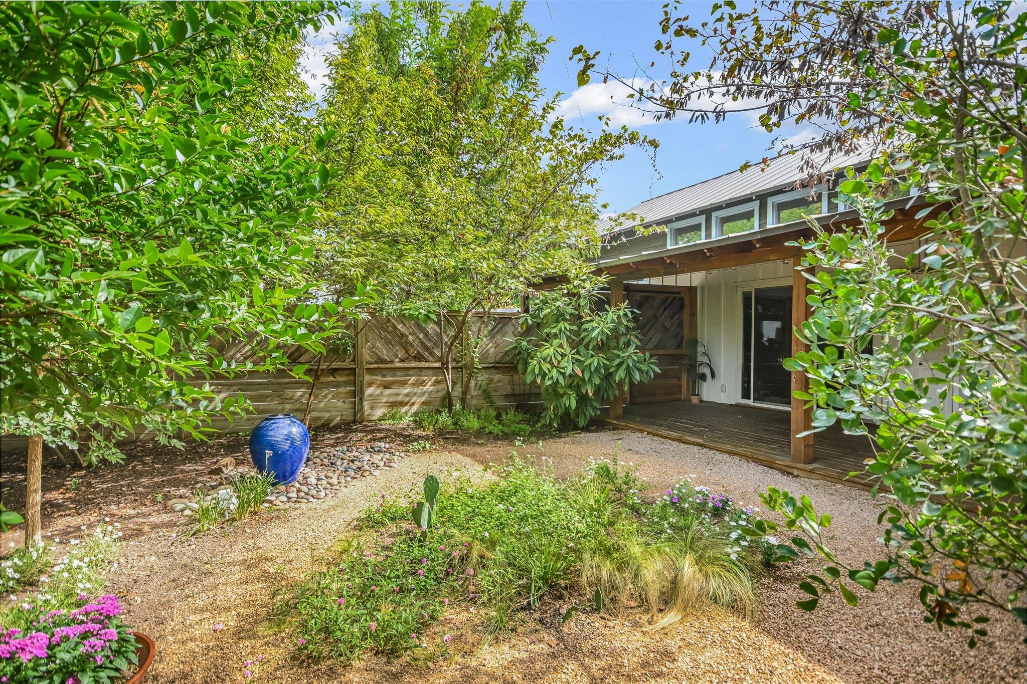 5412 Aurora DR