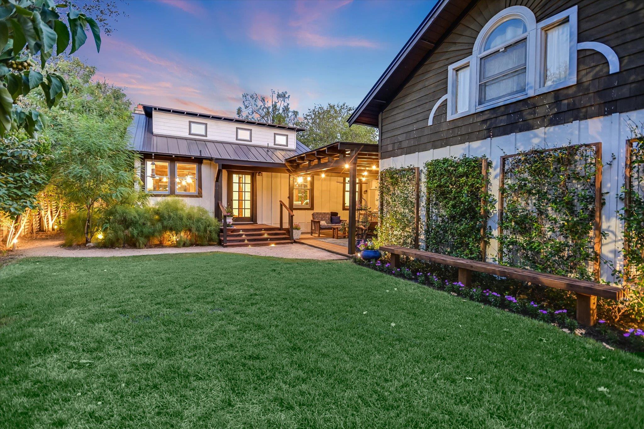 5412 Aurora DR