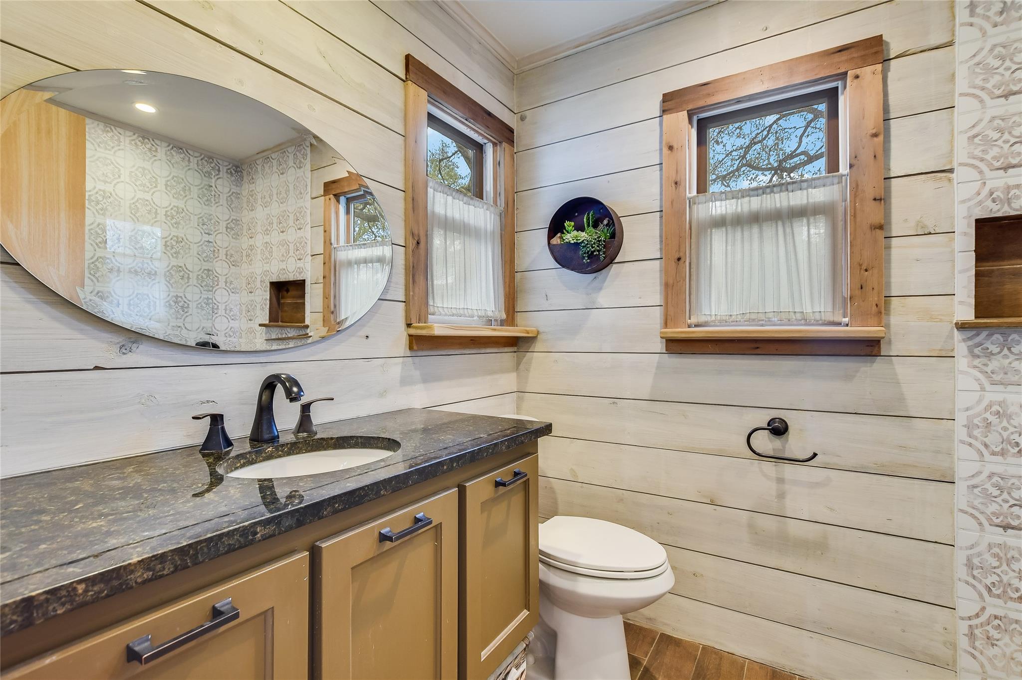 5412 Aurora DR