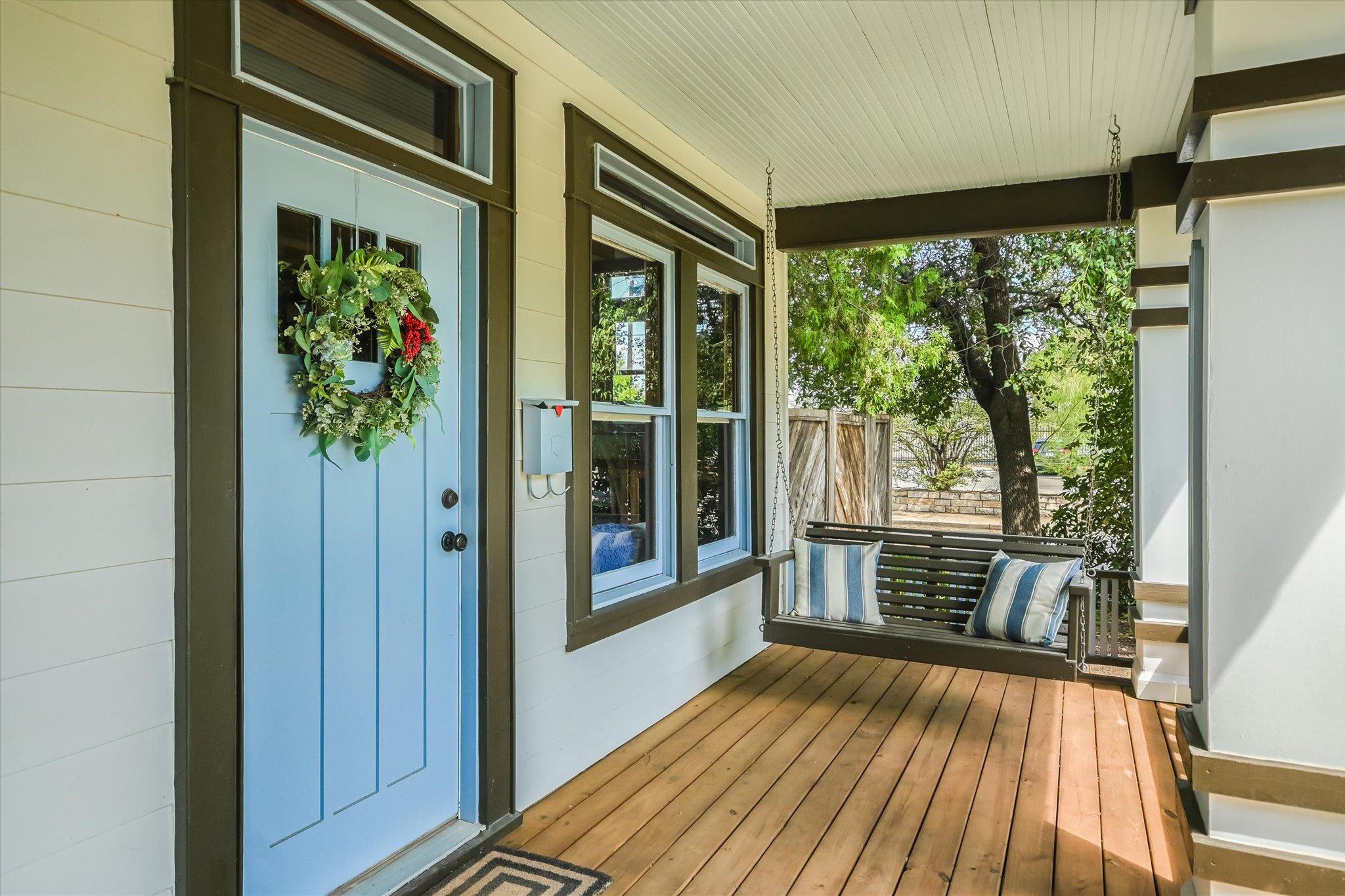5412 Aurora DR