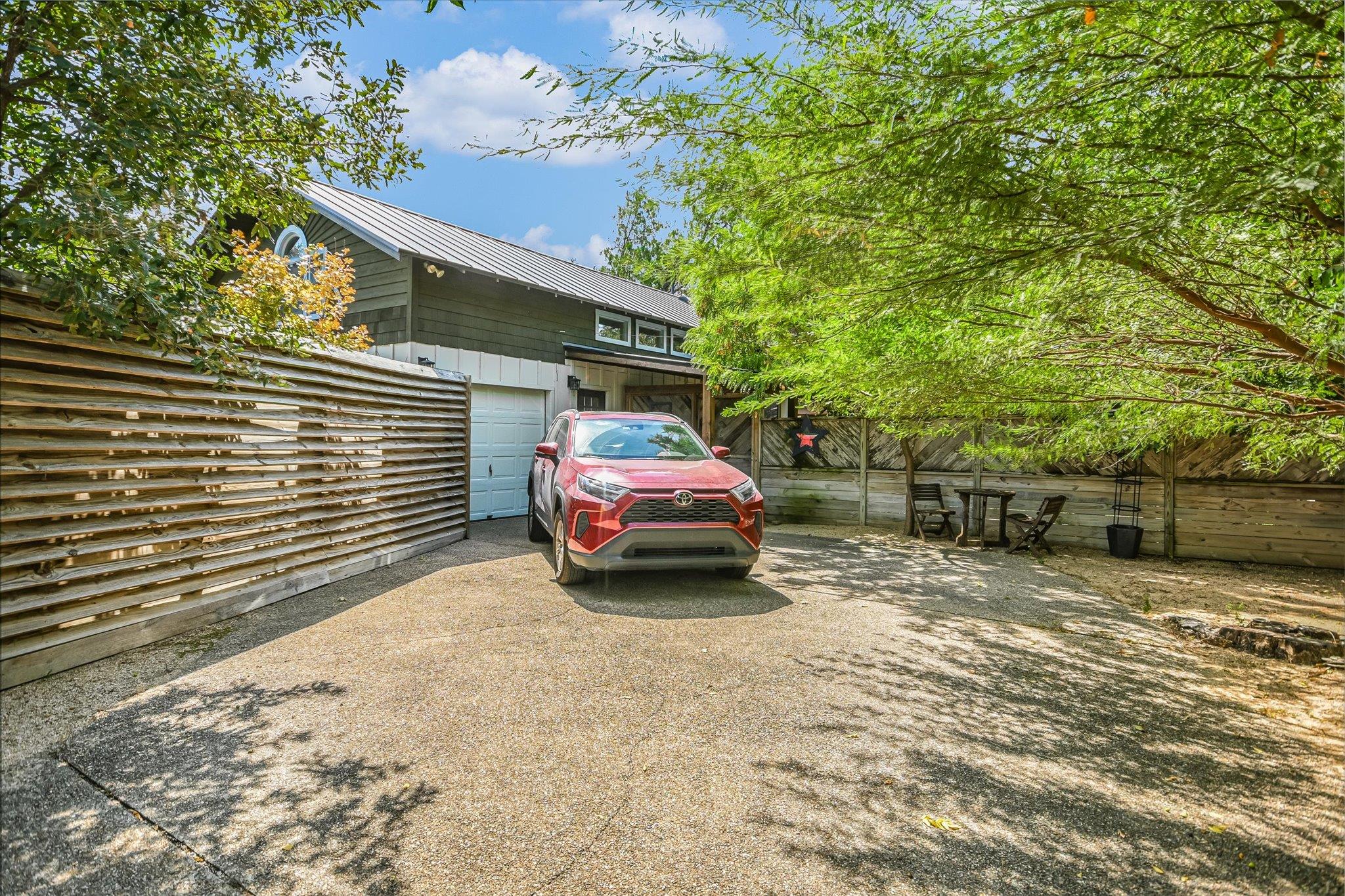 5412 Aurora DR