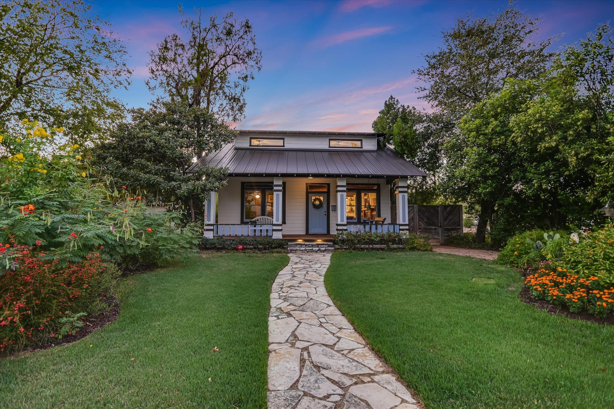 5412 Aurora DR